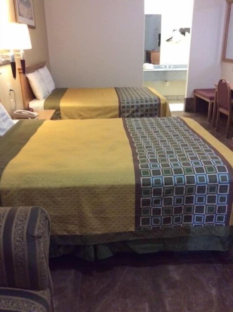 Texas Inn Weslaco photo 17