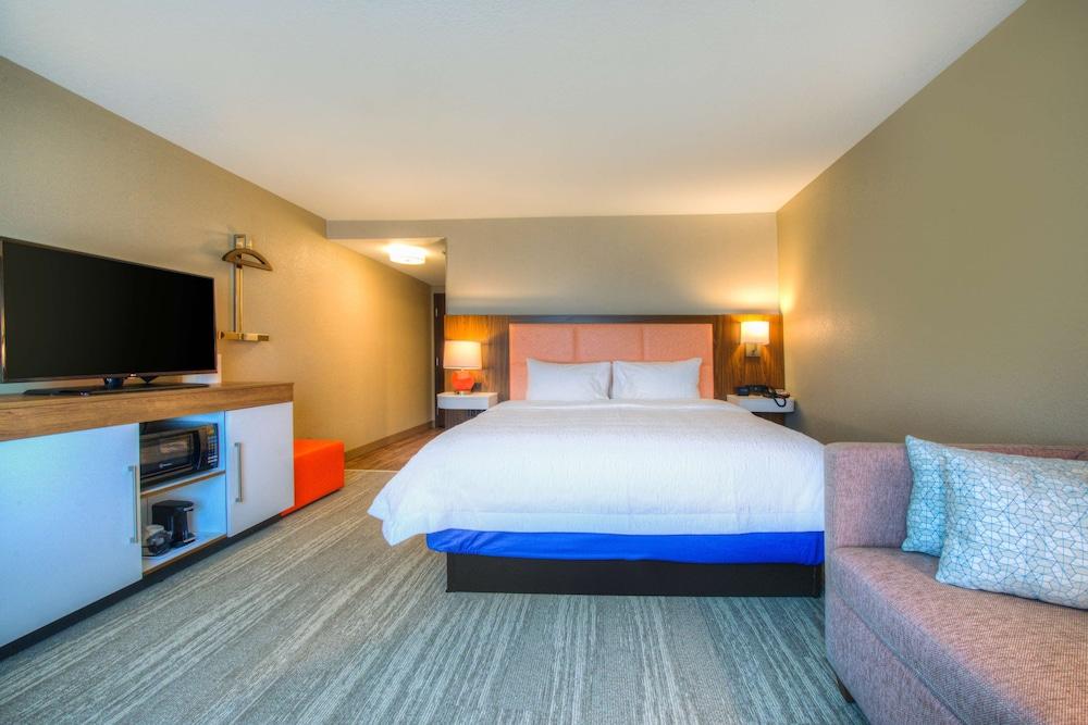 Hampton Inn & Suites Wixom photo 19