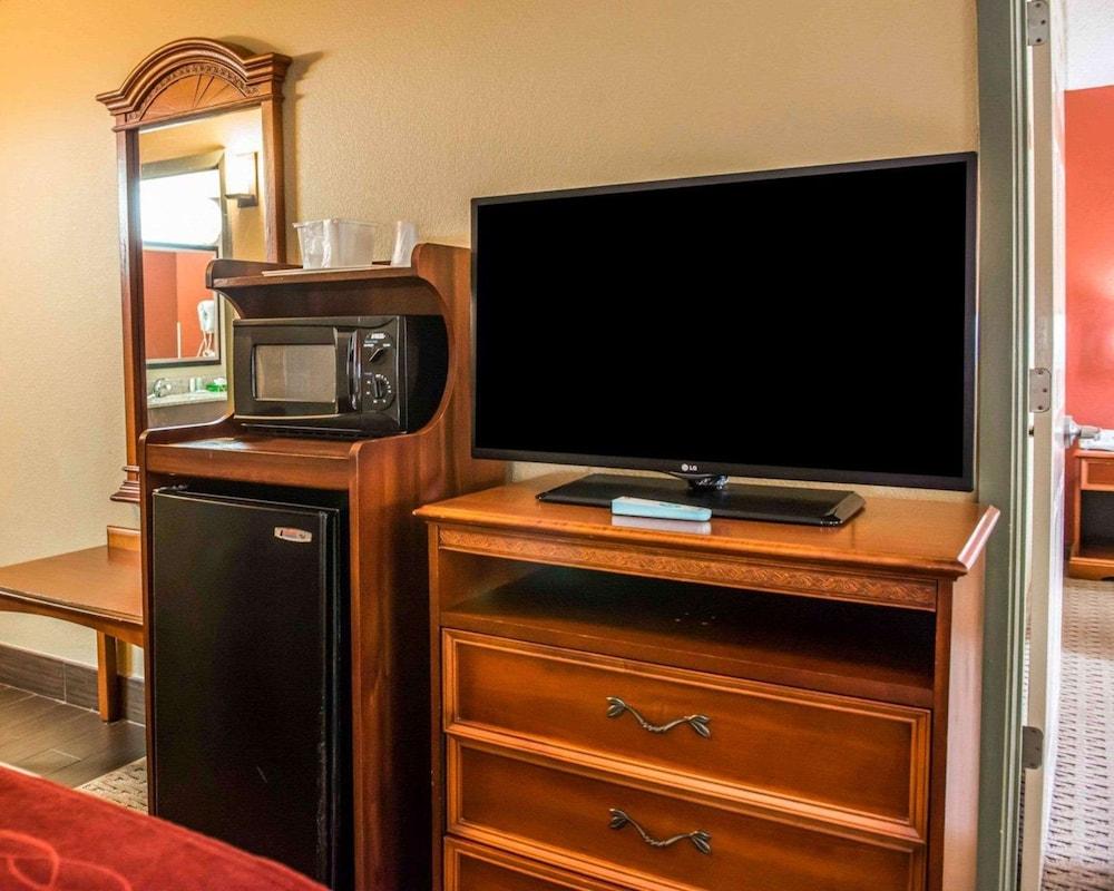 Comfort Inn & Suites photo 9