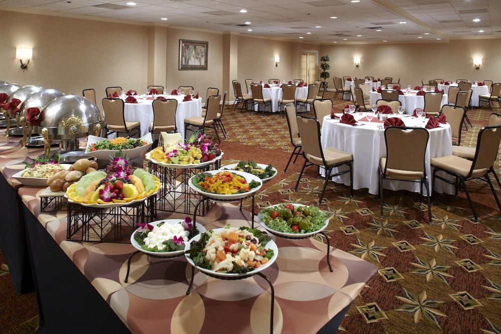 Clinton Inn Hotel & Event Center photo 12