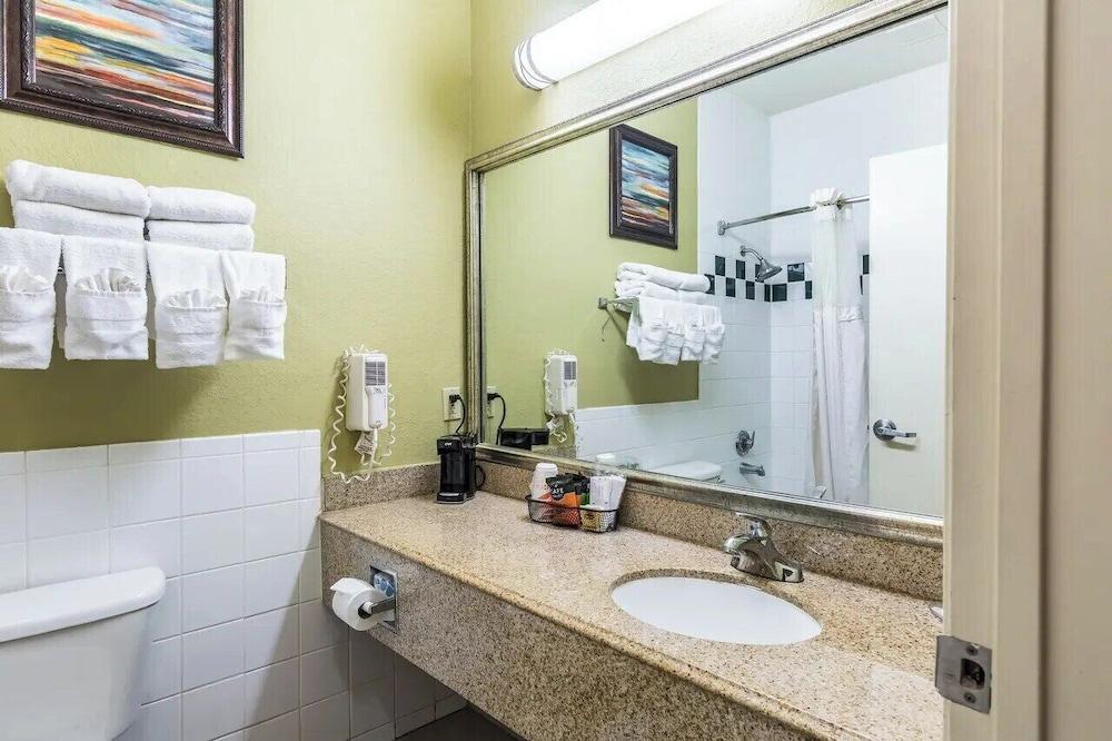 CasaBlanca Inn & Suites Houston photo 11