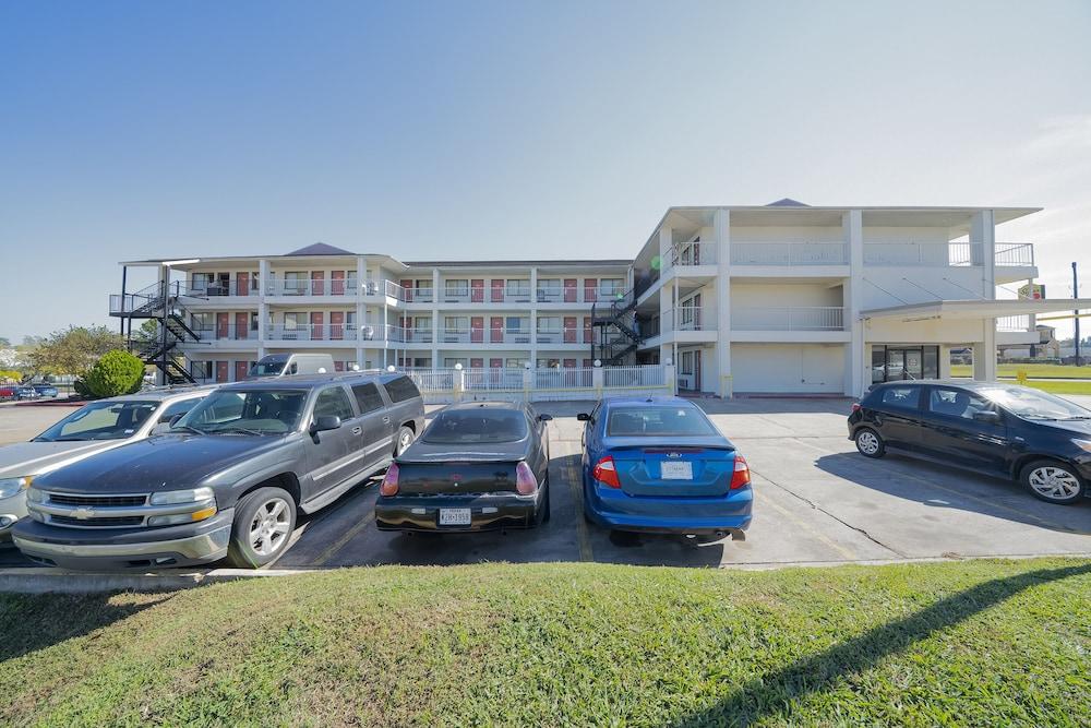 Americas Best Value Inn & Suites Humble photo 9