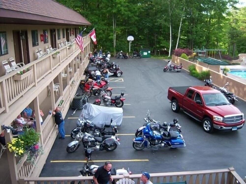 Tall Pines Motel photo 57