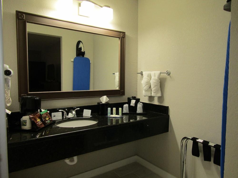 Quality Inn & Suites Kissimmee by The Lake photo 35