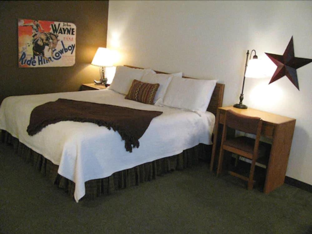 Covered Wagon Motel photo 50