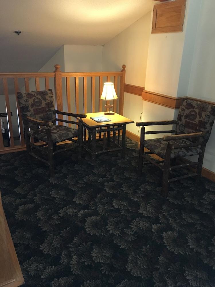 Moose Lake Lodge & Suites photo 6
