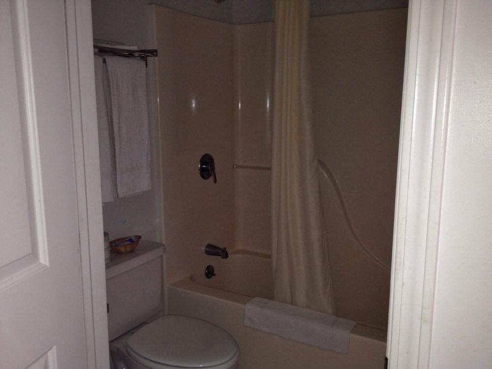 Parkview Motel photo 32