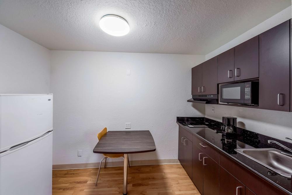 Studio 6 Irving, TX - Irving DFW Airport East photo 8