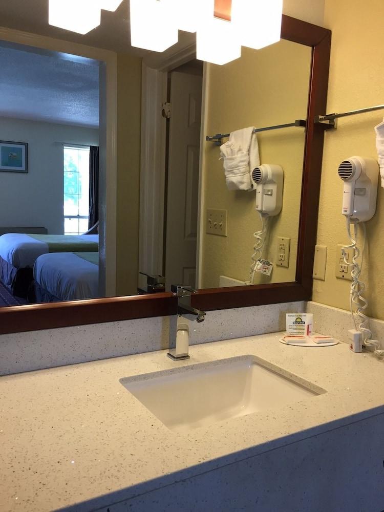 Days Inn by Wyndham Cornelia photo 2