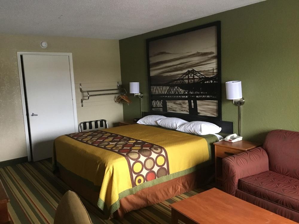 Super 8 by Wyndham Meridian photo 7