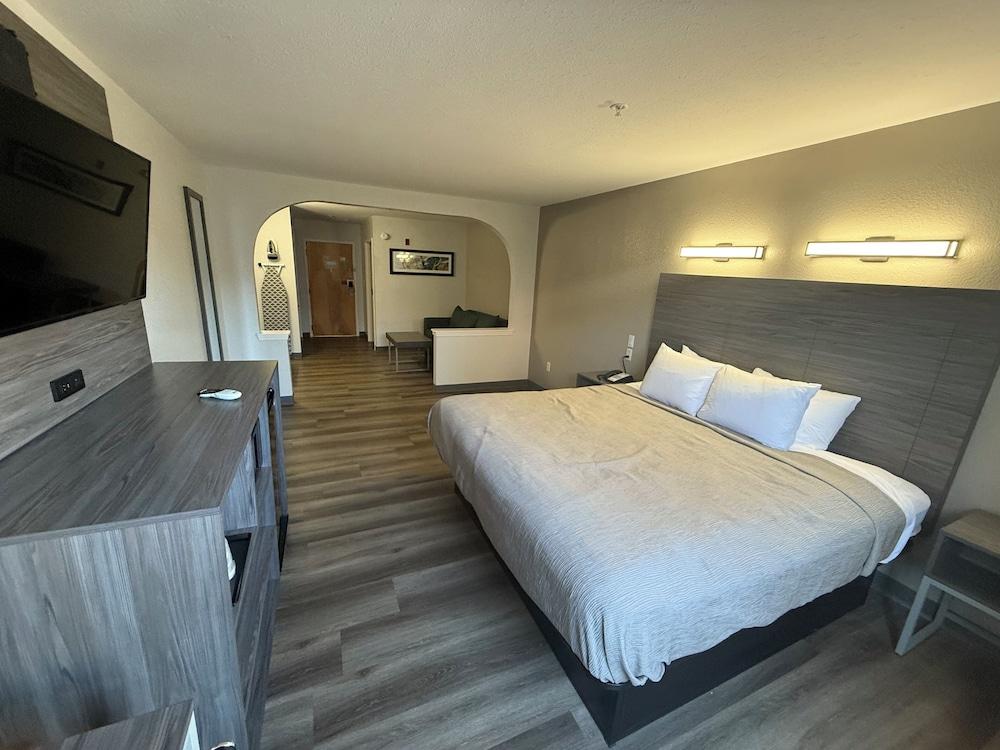 Quality Inn & Suites Biloxi - Ocean Springs photo 9