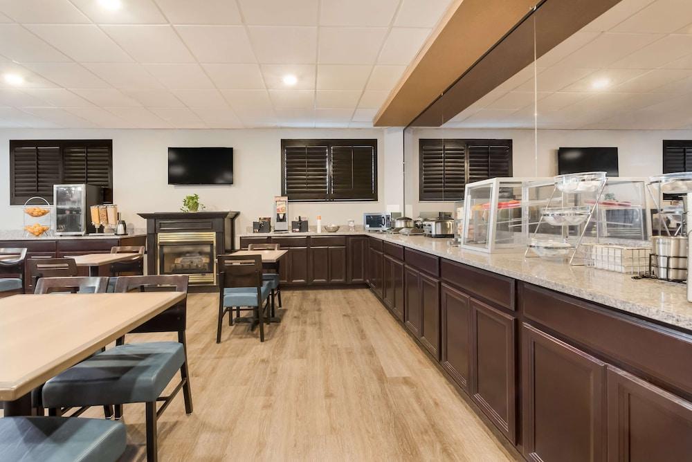 Baymont by Wyndham Westampton photo 31