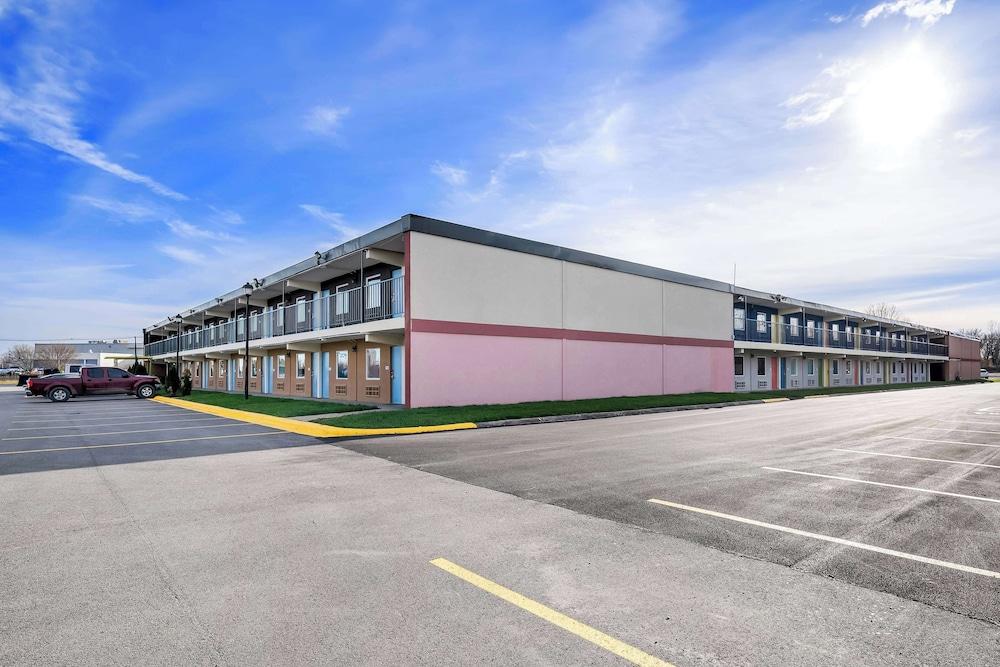 Americas Best Value Inn Danville photo 10