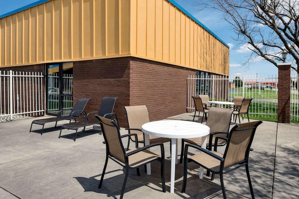 Baymont by Wyndham Muncie Near Ball State University photo 54