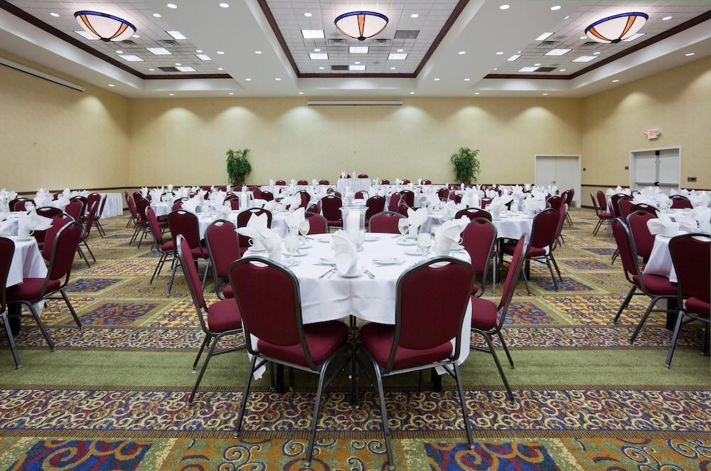 Holiday Inn & Conference Center Marshfield by IHG photo 25