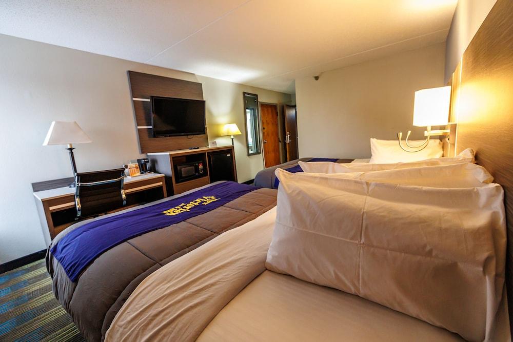 New Victorian Inn & Suites photo 9