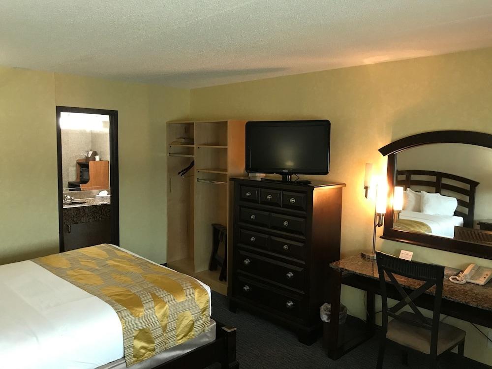 Marvin's Garden Inn photo 5