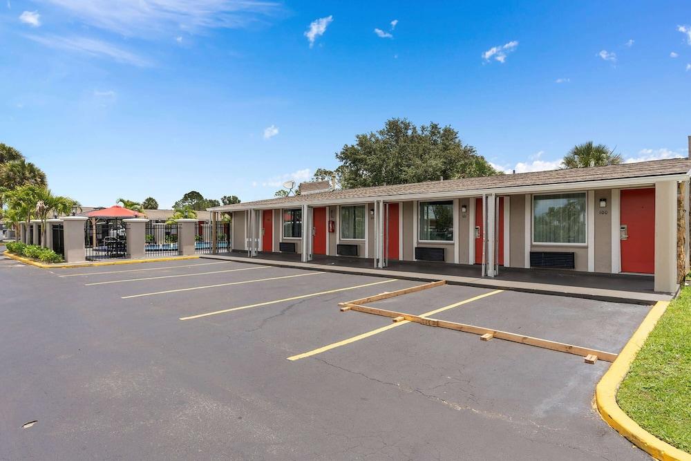 Super 8 by Wyndham Kissimmee/Orlando photo 54
