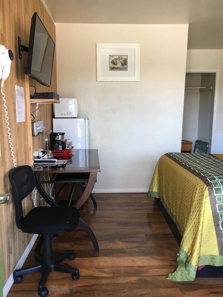 Diamond View Motel photo 26