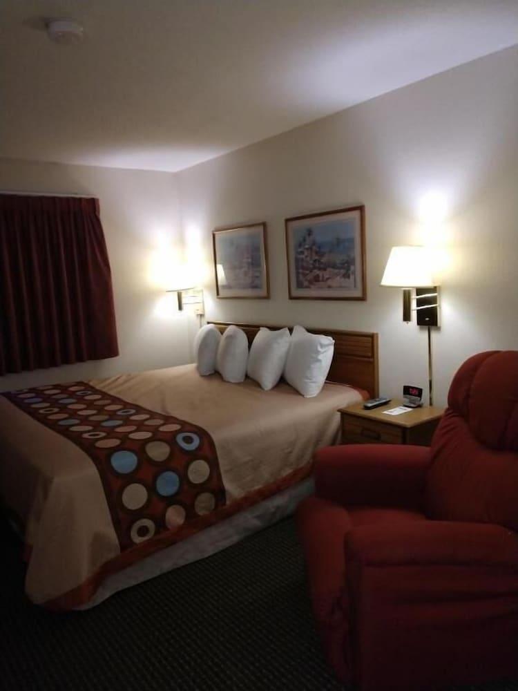 Wautoma Inn by OYO Near Airport WI 73 photo 20