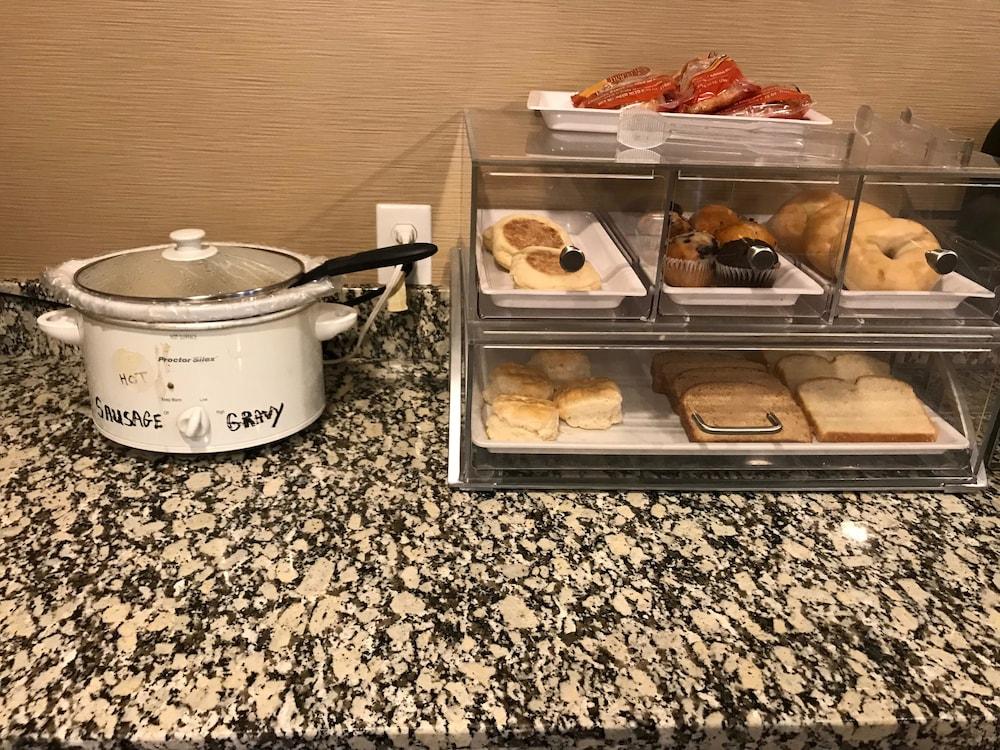 Heartland Inn and Suites photo 13