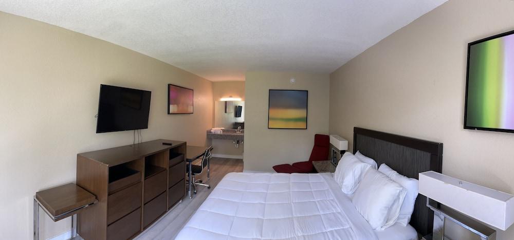 Econo Lodge Jennings photo 11