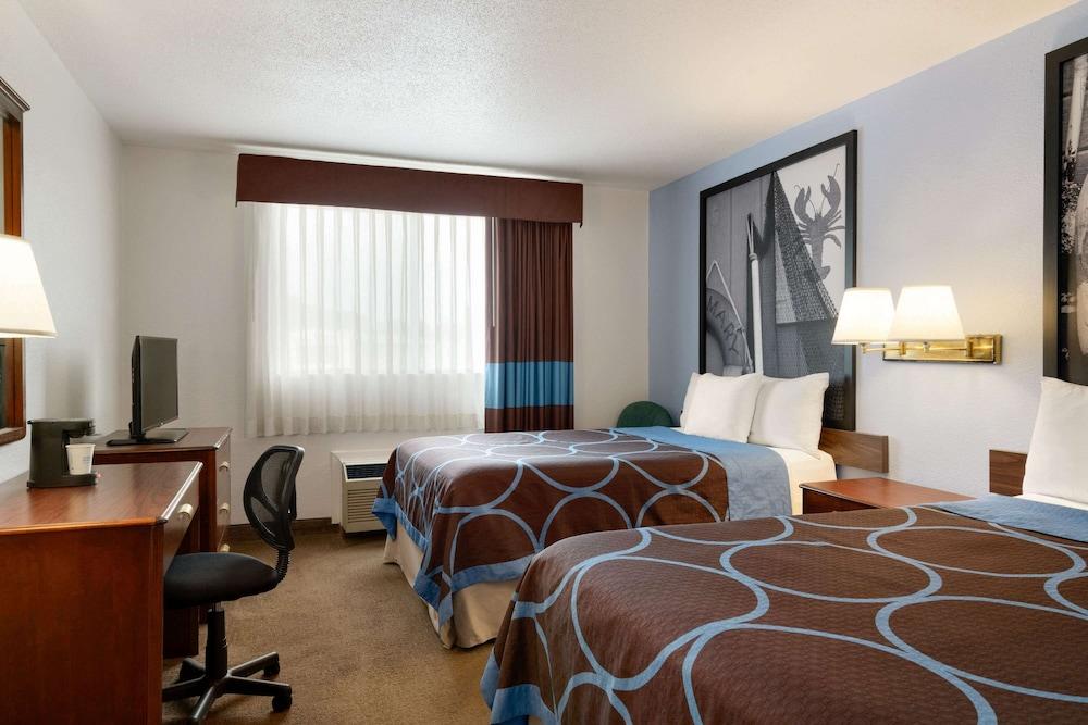 Super 8 by Wyndham Portland ME photo 12
