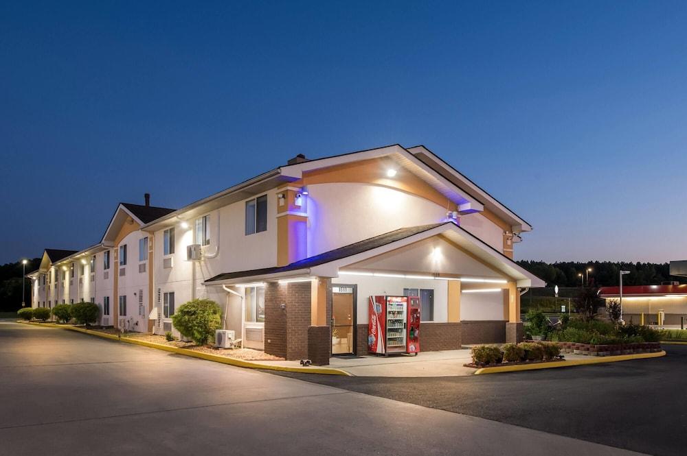 Super 8 by Wyndham Franklin photo 58