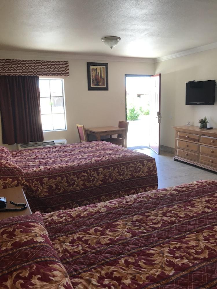 El Rancho Dolores Motel at Joshua Tree National Park photo 9