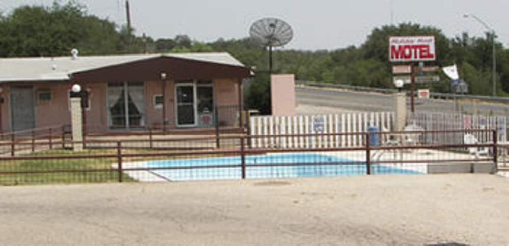 Holiday Host Motel photo 9