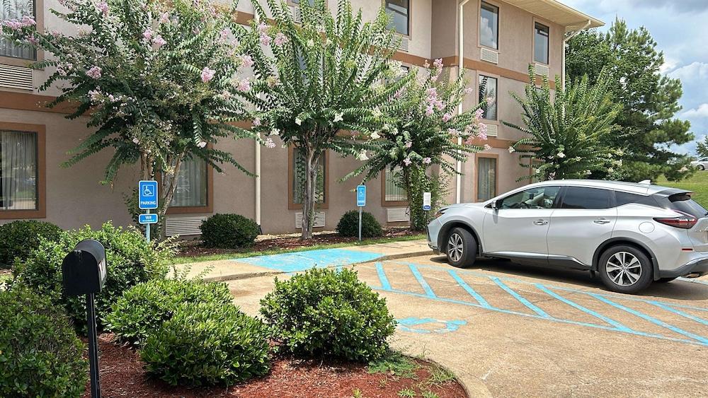 SureStay by Best Western Pearl Jackson Airport photo 20