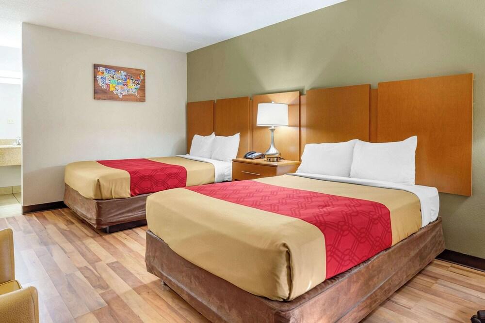 Econo Lodge Creedmoor - Butner photo 17