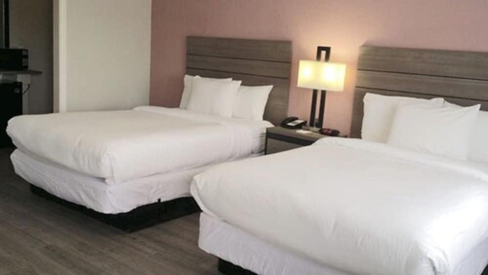 Econo Lodge Inn & Suites Abilene East District photo 8