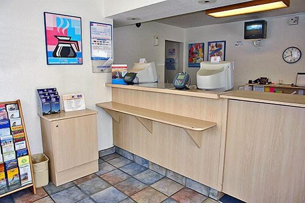 Motel 6 Chandler, AZ photo 8