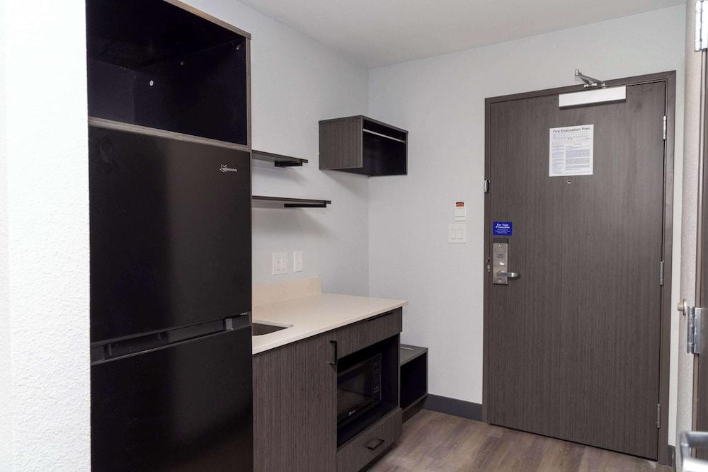 Studio 6 - Lake Worth, TX photo 11