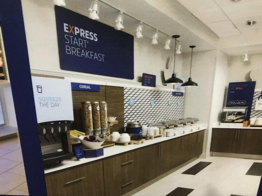 Holiday Inn Express and Suites Winona North by IHG photo 55