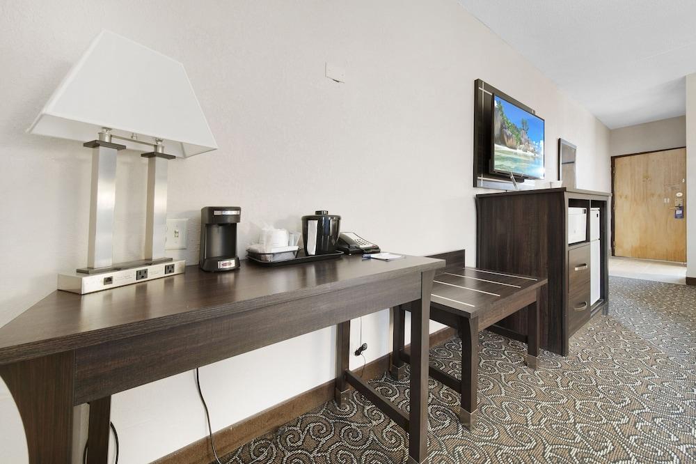 Baymont by Wyndham Muncie Near Ball State University photo 16