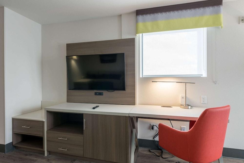 Comfort Suites Colorado Springs East -Medical Center Area photo 35