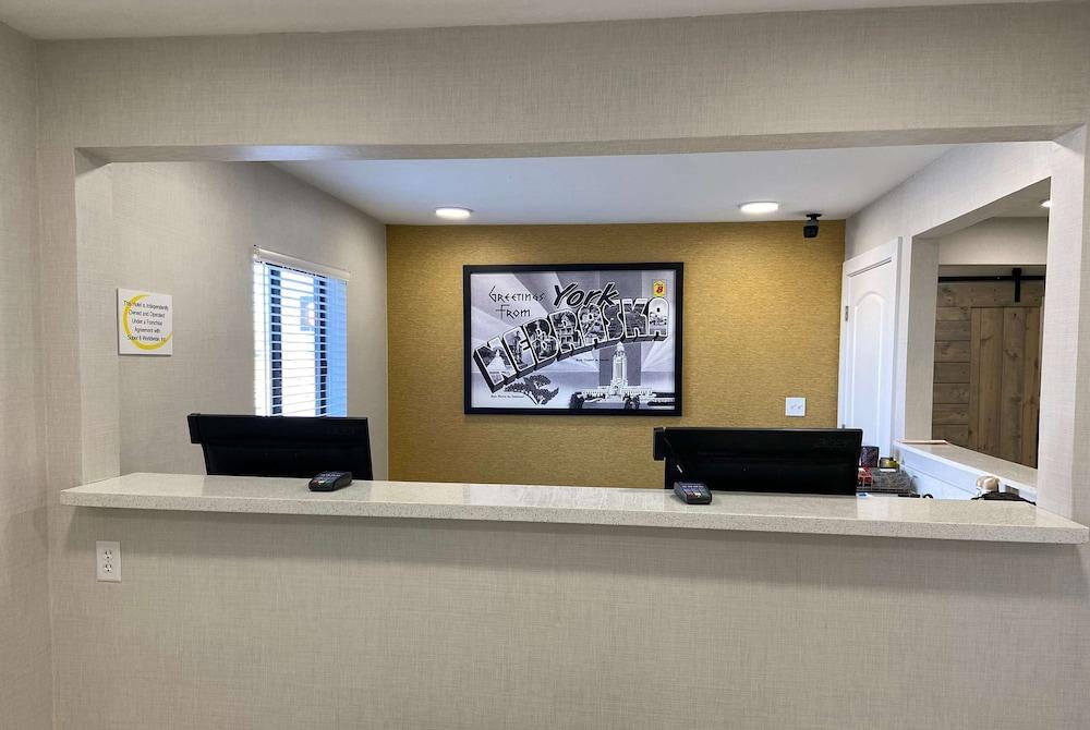 Super 8 by Wyndham York NE photo 9