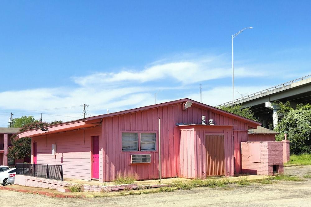 Way Side Inn by Hotel O Dallas near Fair Park Downtown photo 8