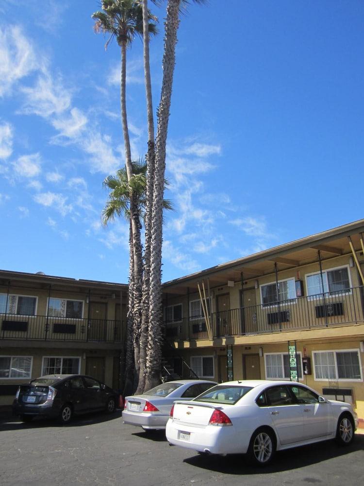 Civic Center Lodge photo 5