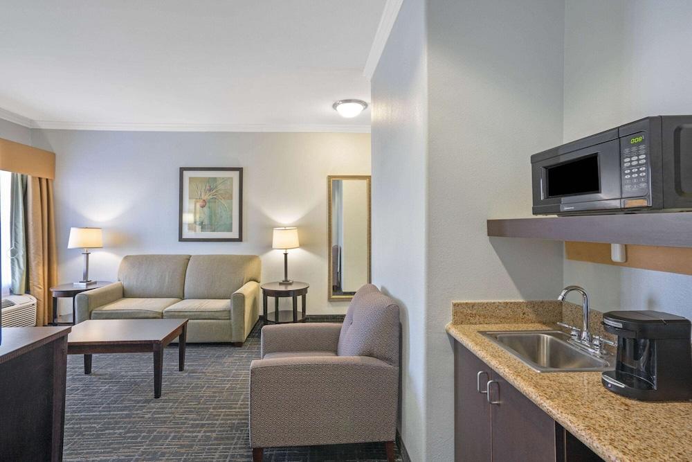 Sonesta Essential Houston Westchase photo 11