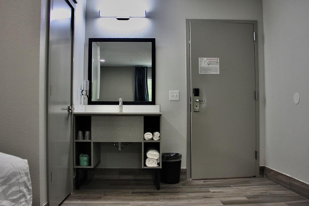 Hummingbird Hotel photo 10