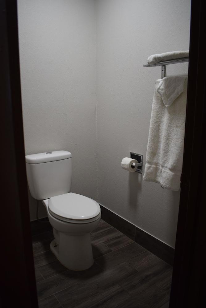 Budget Inn Ardmore photo 18