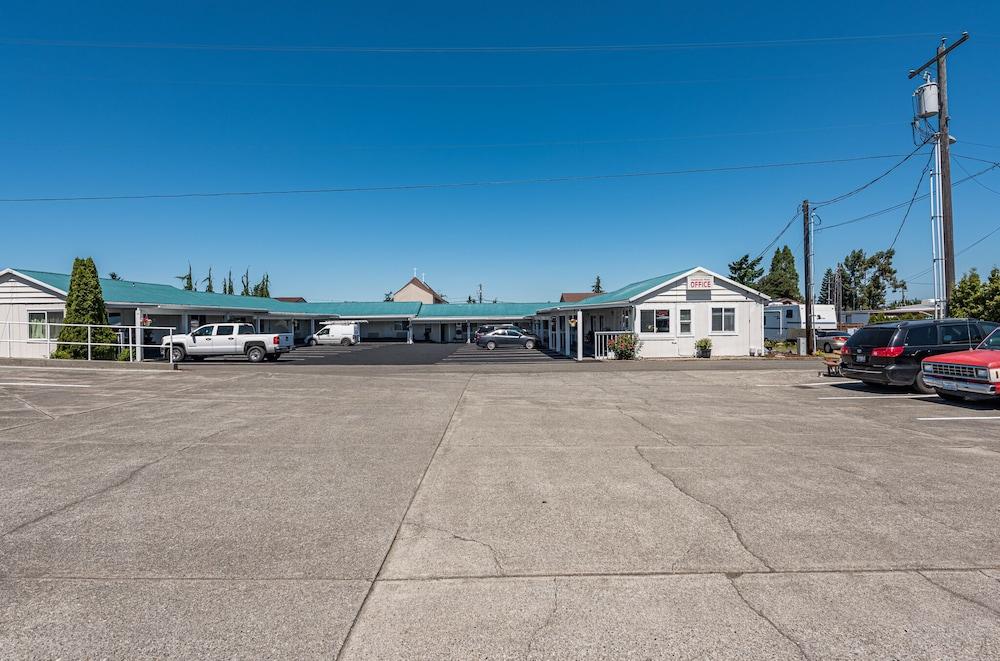 Sundowner Motel photo 20