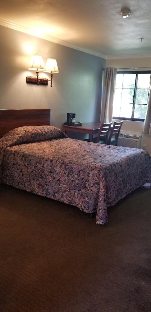 Sierra Crossing Motel photo 21