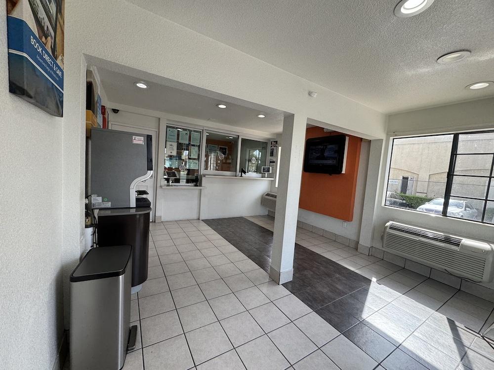 Motel 6 Bellflower, CA - Los Angeles photo 2