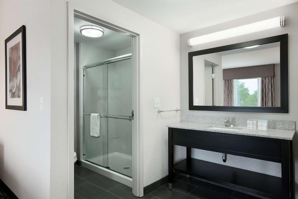 Hampton Inn & Suites Roanoke Airport photo 25
