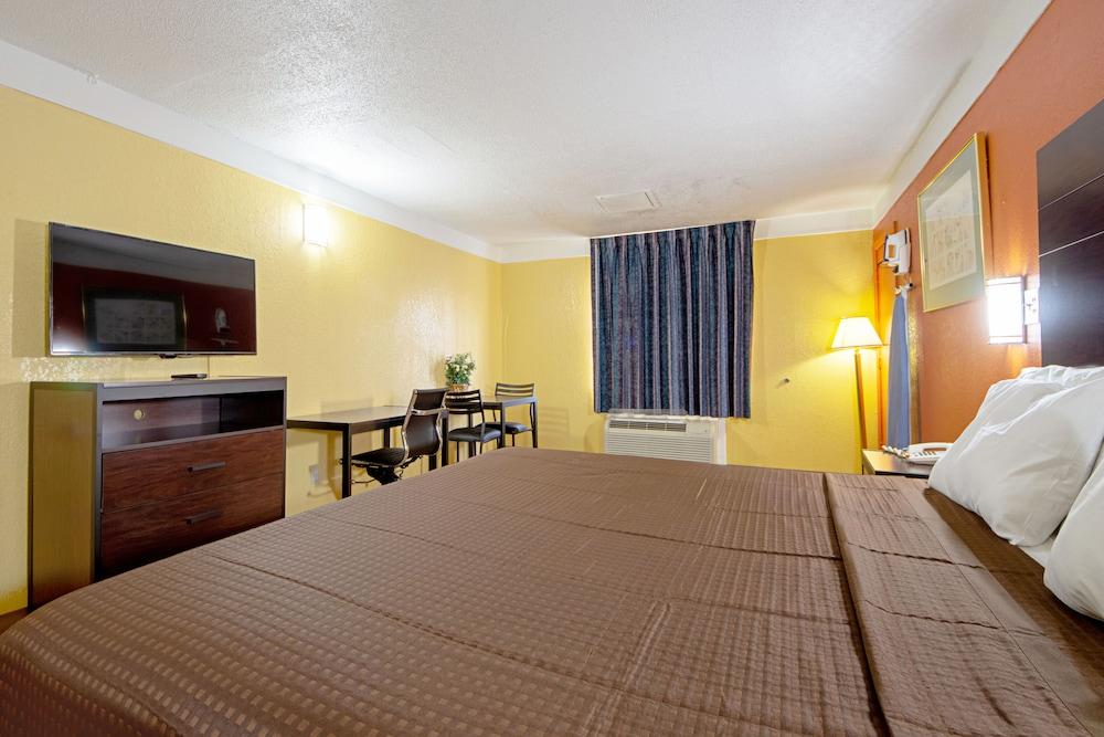 Economy Inn & Suites photo 13