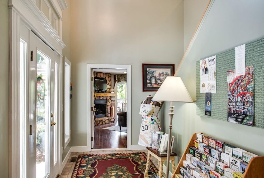 Boxwood Lodge photo 3